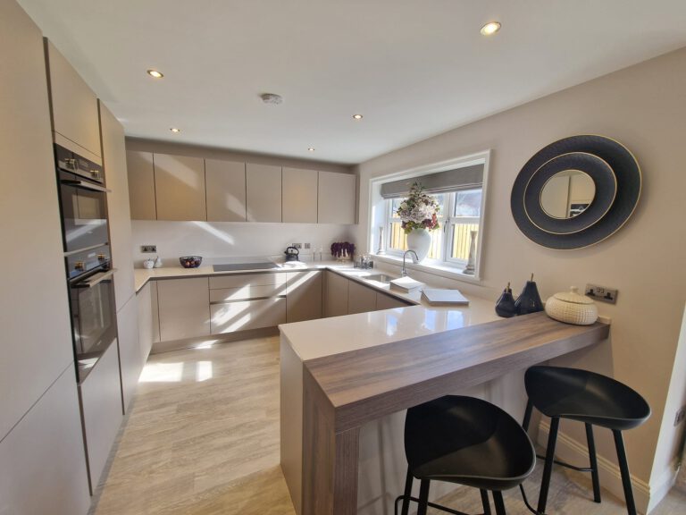 Kitchen with neutral painted walls and a breakfast bar